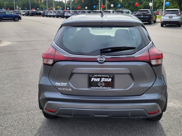 2025 Nissan Kicks Play S photo 2