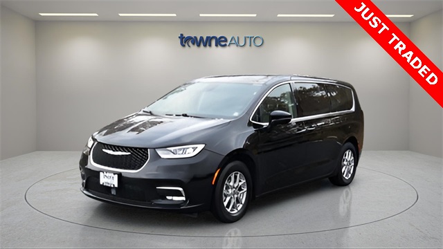 2024 Chrysler Pacifica Touring L's photo