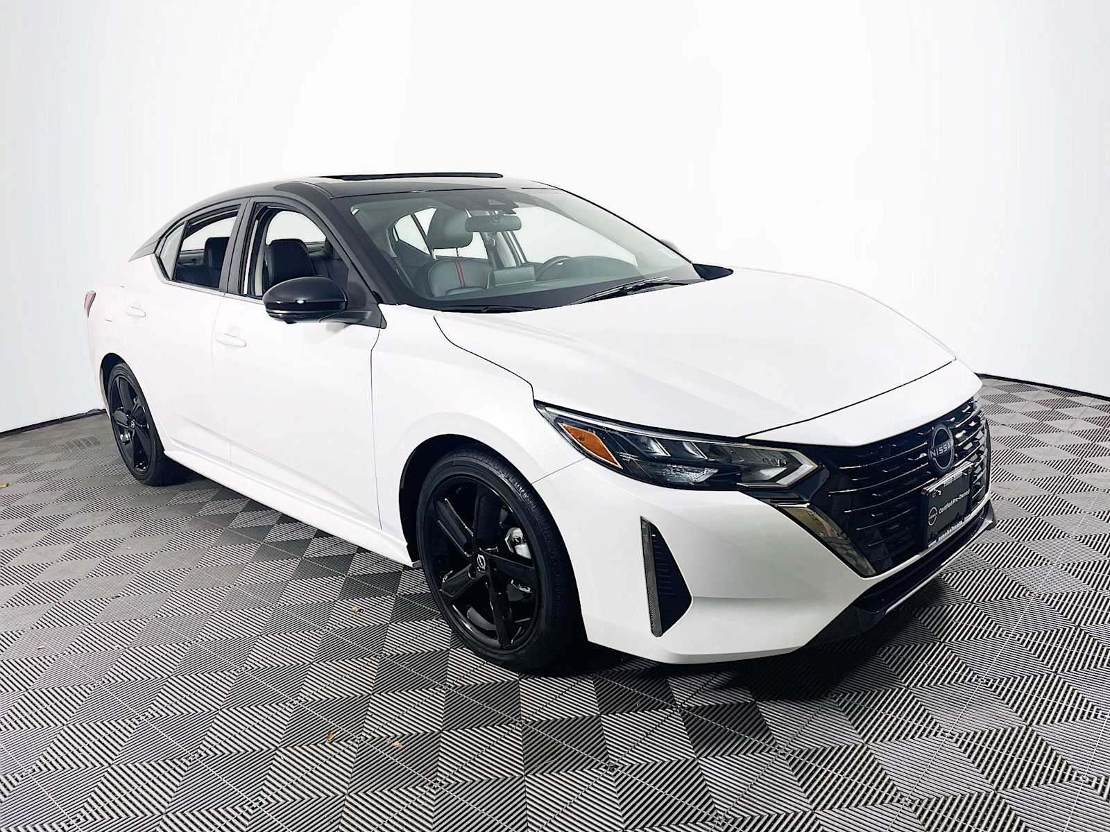 2024 Nissan Sentra SR photo 3