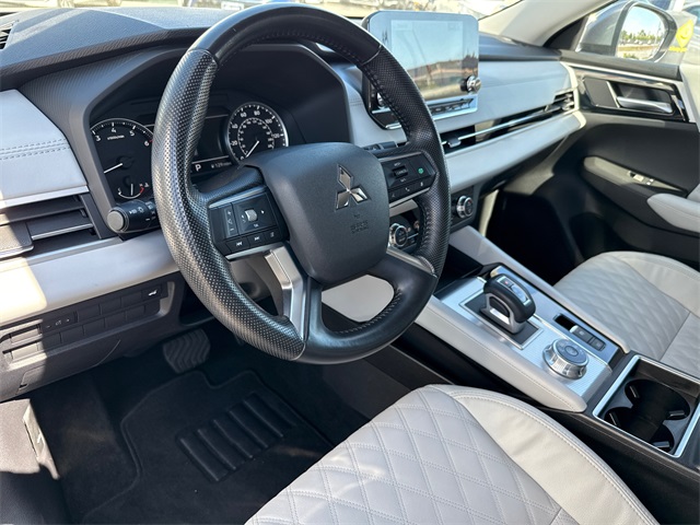 2022 Mitsubishi Outlander SEL photo 32
