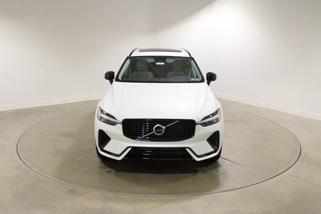 2025 Volvo XC60 Hybrid T8 Plus photo 2