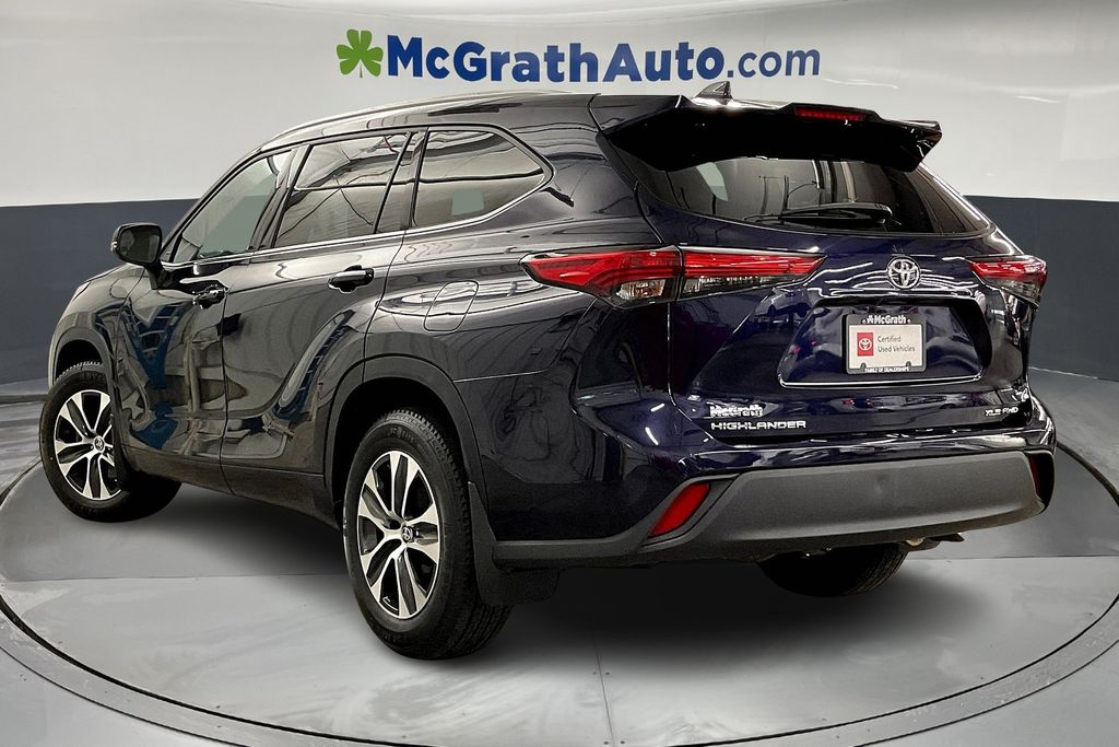 2022 Toyota Highlander XLE photo 2