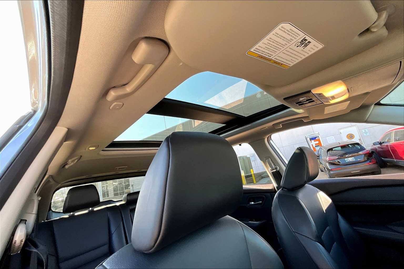 2023 Nissan Rogue SV photo 12