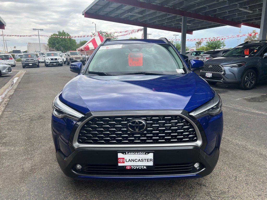 2023 Toyota Corolla Cross XLE photo 2