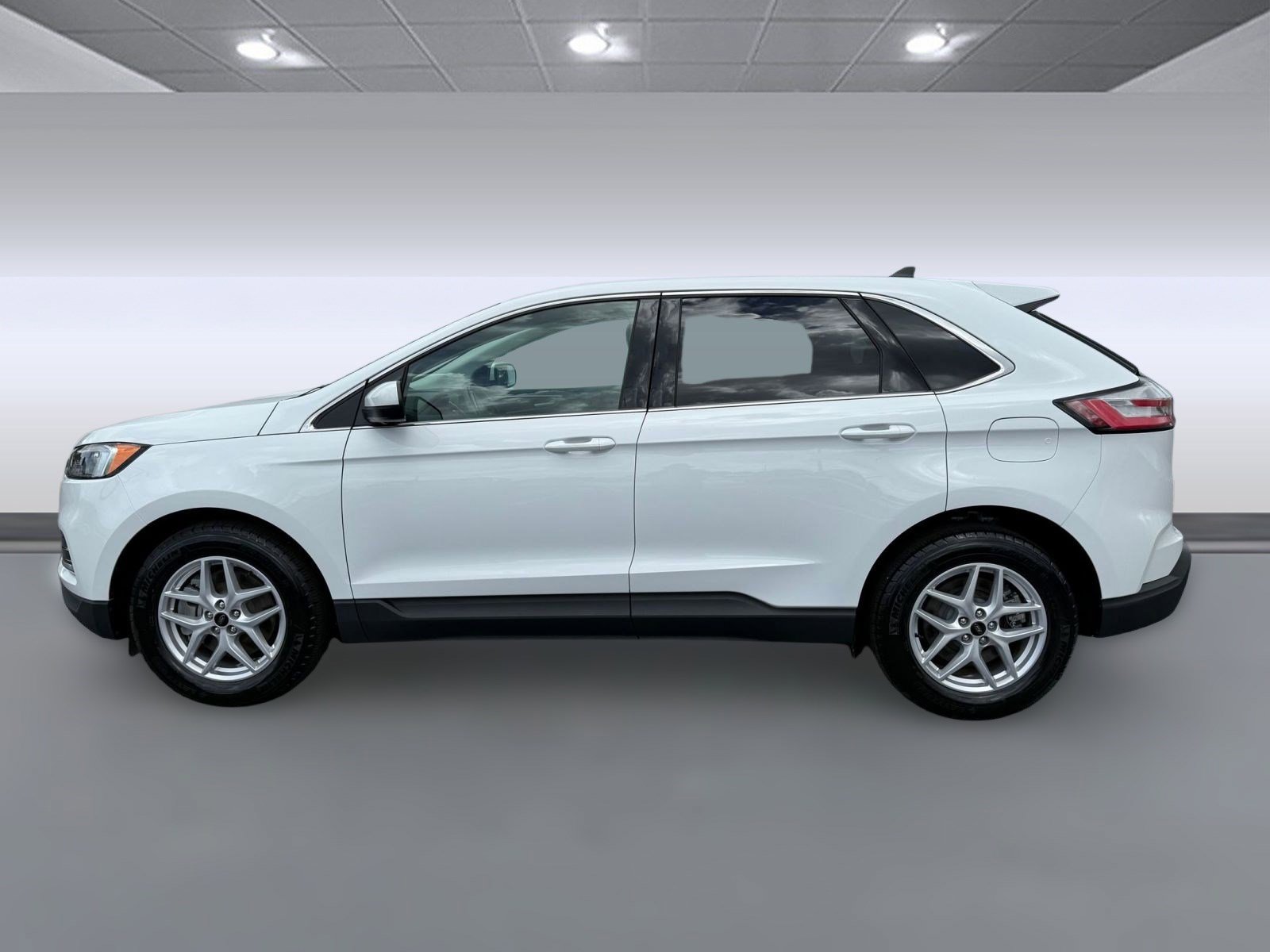 2024 Ford Edge SEL photo 2