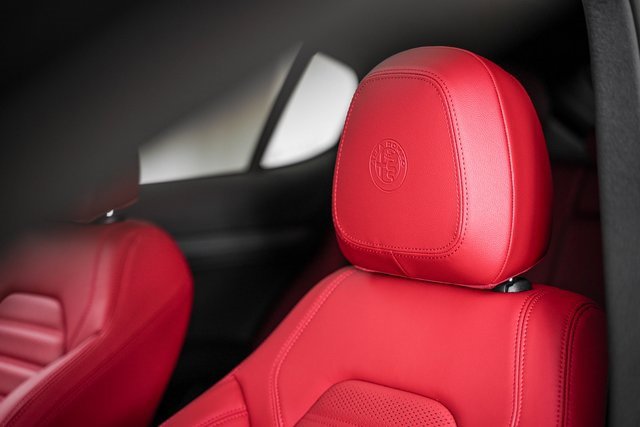 2025 Alfa Romeo Stelvio Sprint Base photo 17
