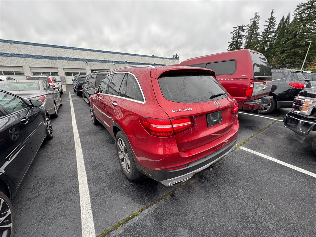 2019 Mercedes Benz GLC 300 4MATIC photo 2