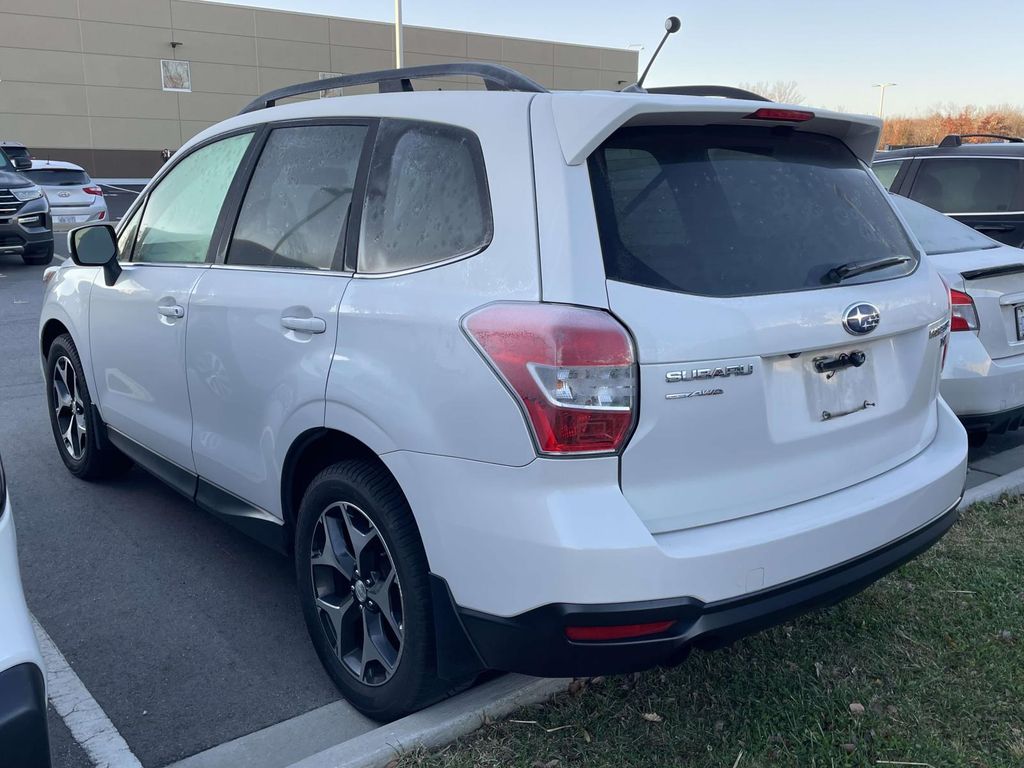 2015 Subaru Forester 2.0XT Premium photo 3