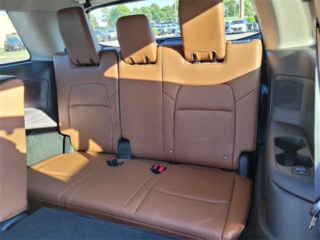 2025 Nissan Pathfinder Platinum photo 14