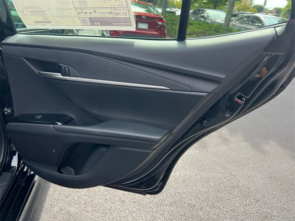 2025 Toyota Camry SE photo 16