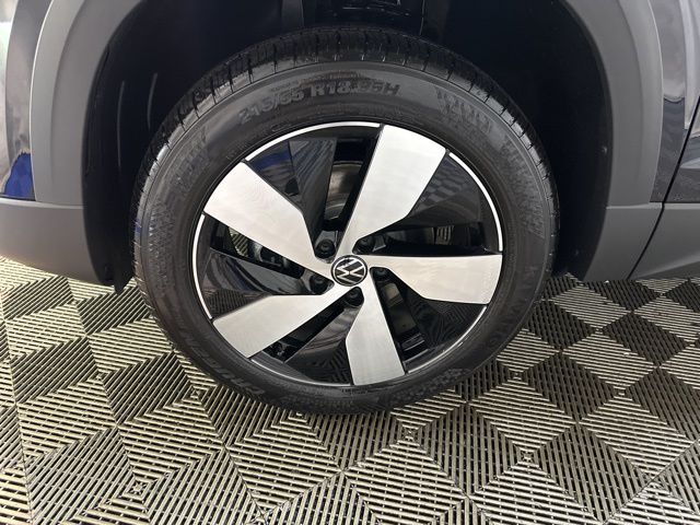 2025 Volkswagen Taos S photo 9