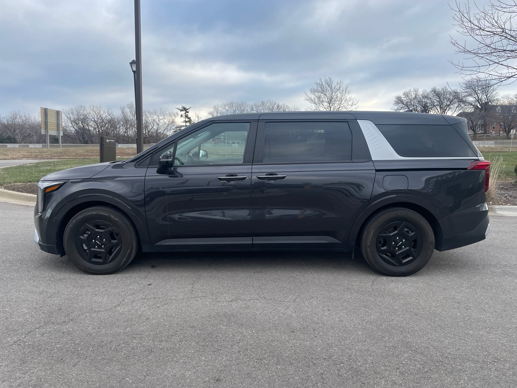 Used 2025 Kia Carnival LX with VIN KNDNB5K39S6463436 for sale in Kansas City