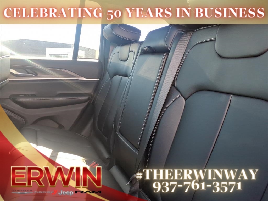 2025 Jeep Grand Cherokee Limited photo 4