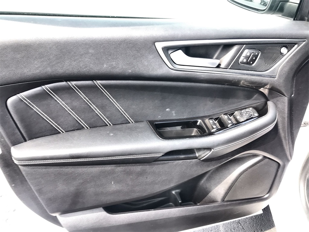 2019 Ford Edge ST photo 13