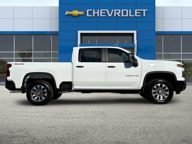 2025 Chevrolet Silverado 2500HD Custom photo 3