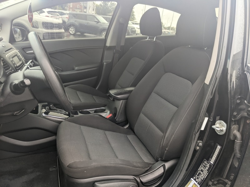 2017 Kia Forte LX Base photo 9
