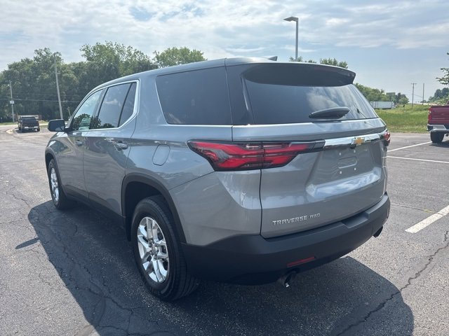 2023 Chevrolet Traverse LS photo 3