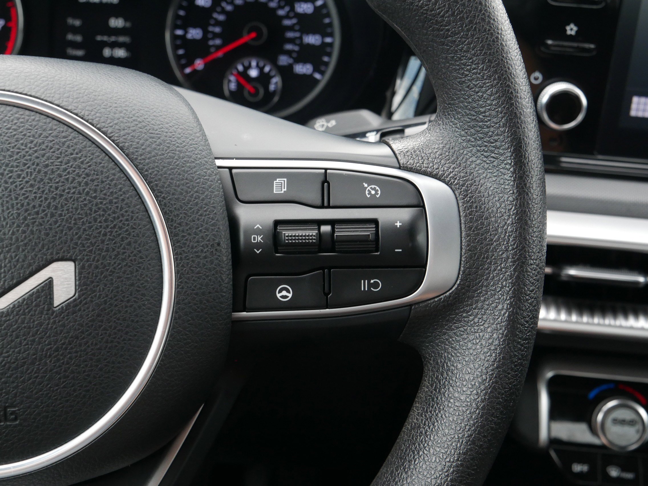 2024 Kia K5 LXS photo 29