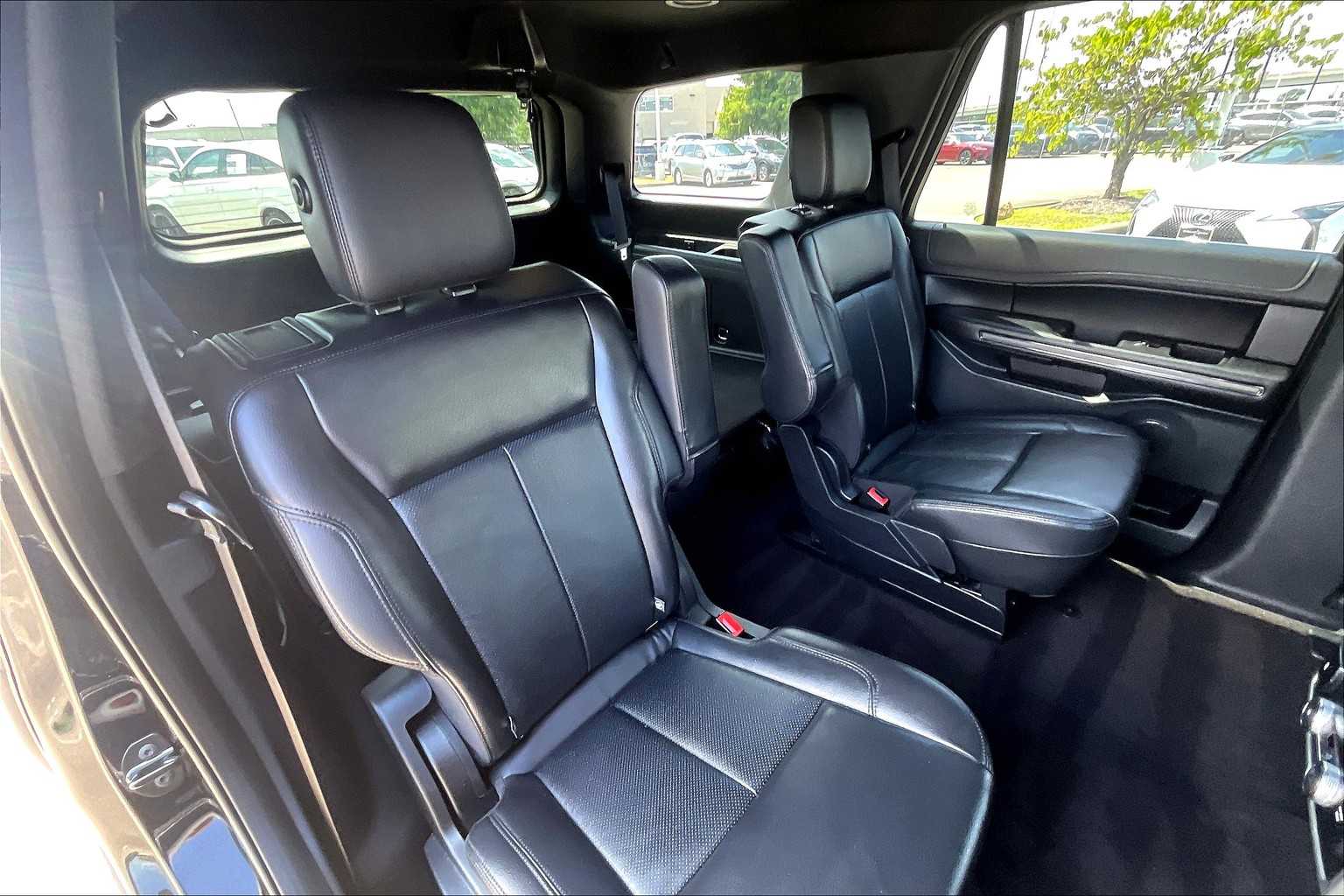 2020 Ford Expedition XLT photo 17