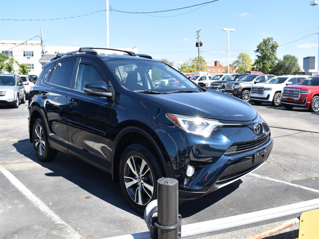 2018 Toyota RAV4 XLE photo 2