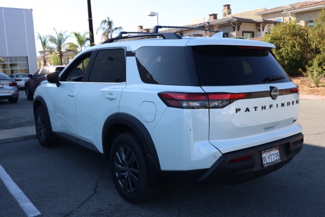 2024 Nissan Pathfinder SV photo 3