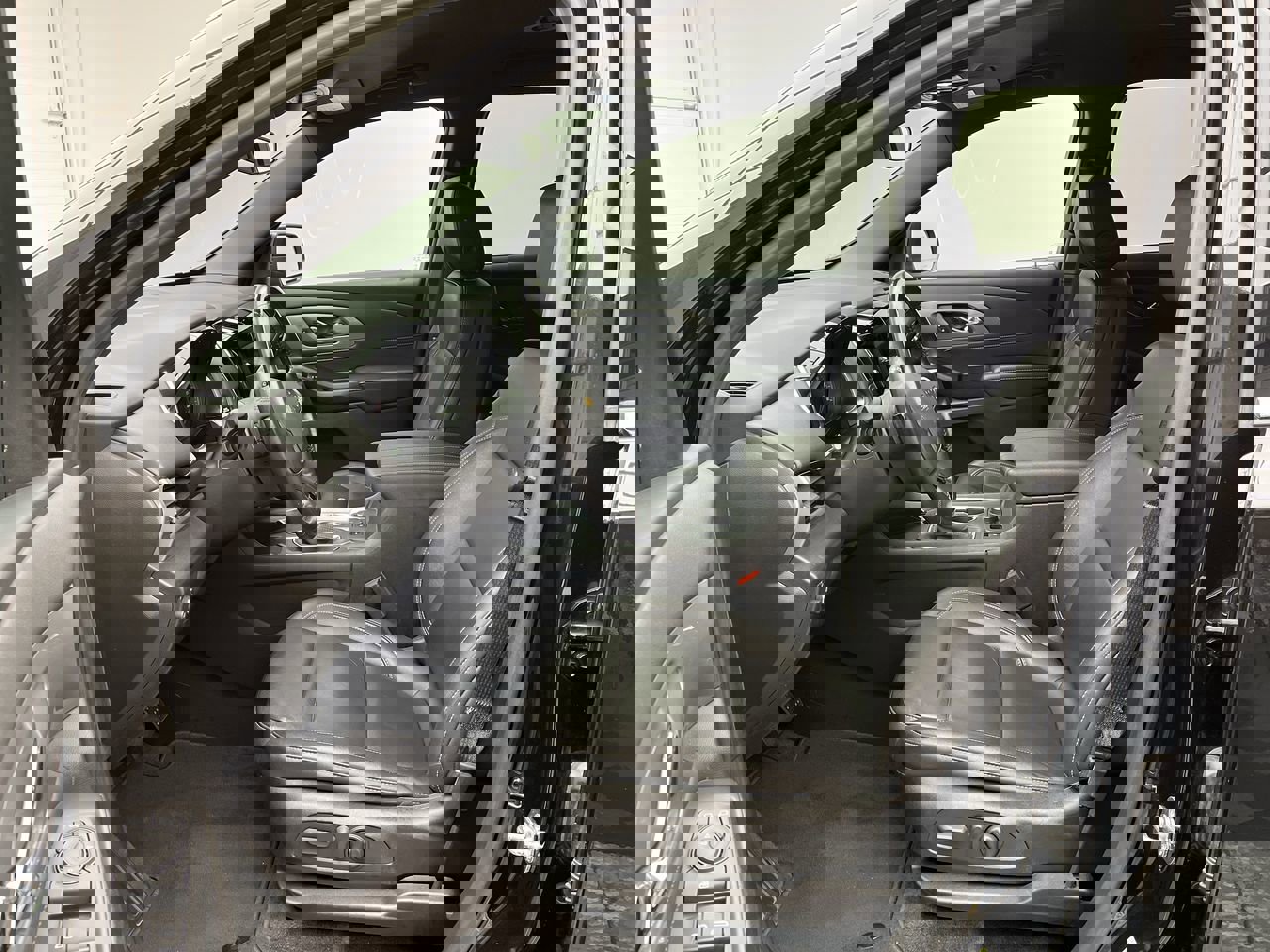 2022 Chevrolet Traverse Leather photo 3