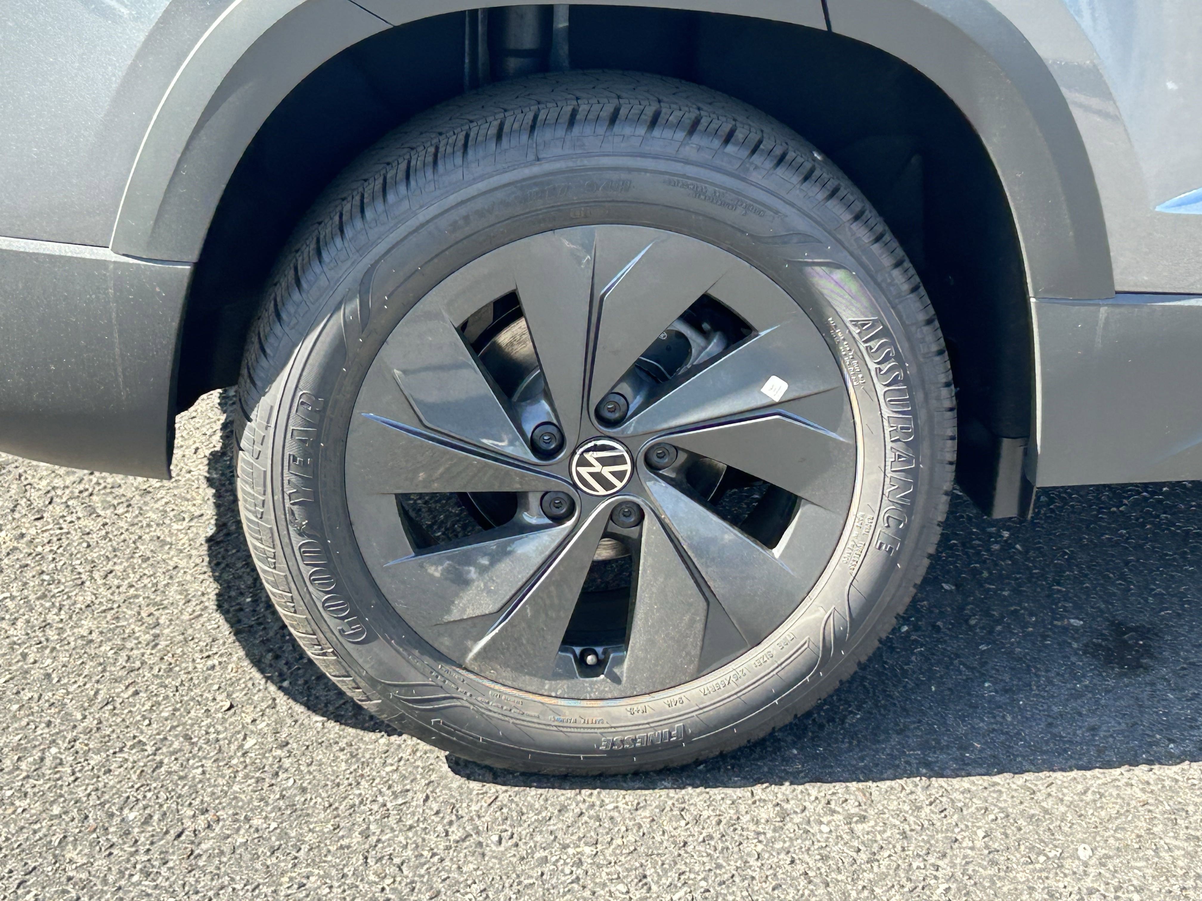 2025 Volkswagen Taos S photo 2