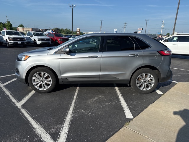 2024 Ford Edge Titanium photo 2