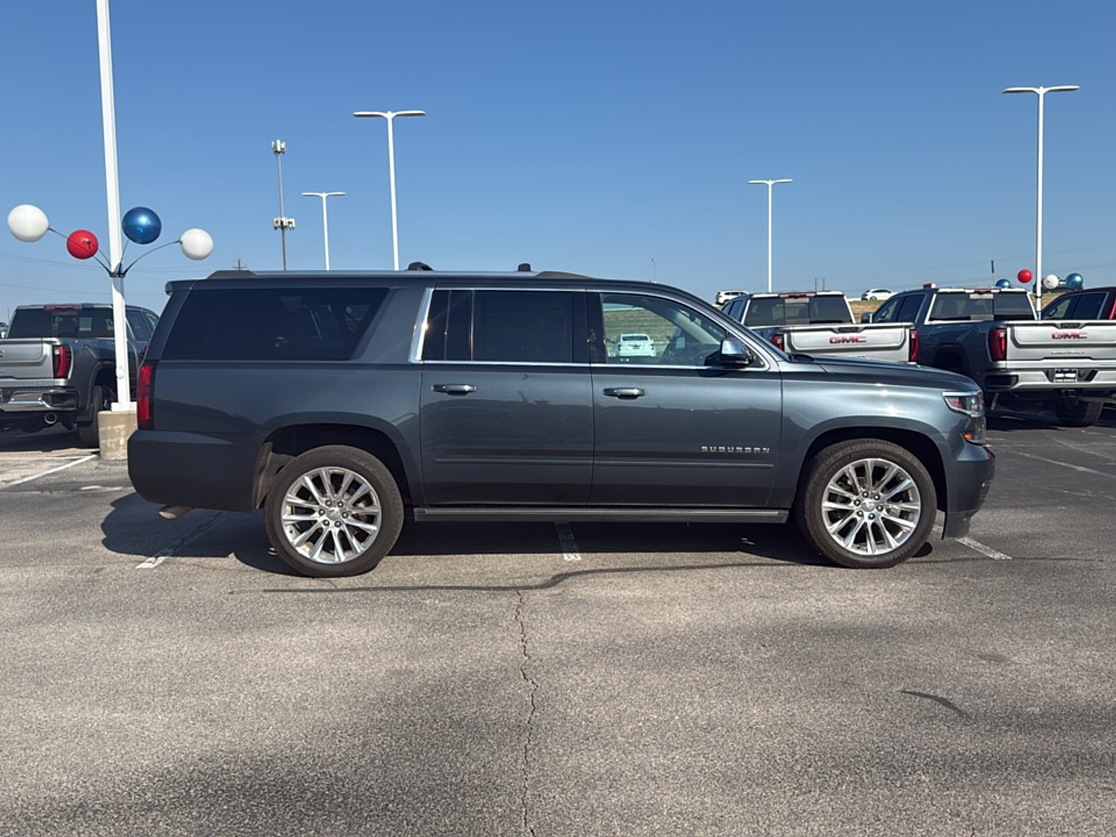 2019 Chevrolet Suburban Premier photo 3