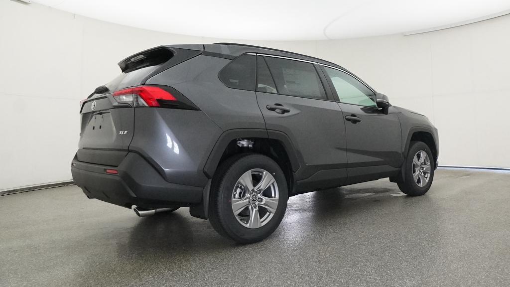 2025 Toyota RAV4 XLE photo 17