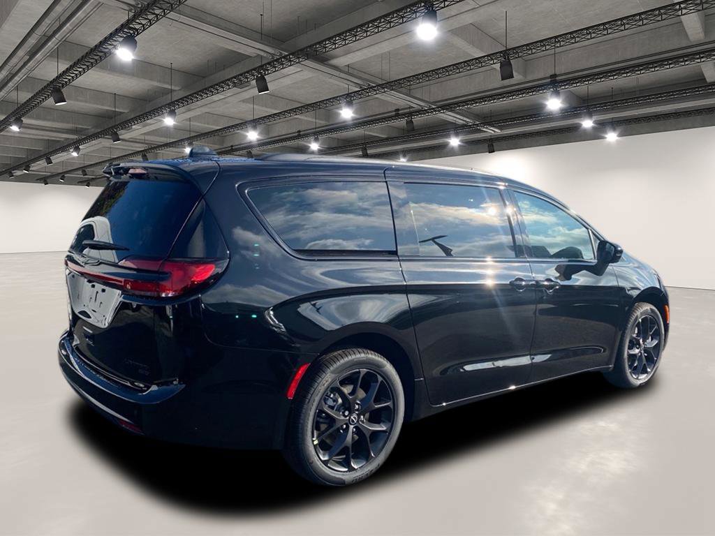 2026 Chrysler Pacifica Limited photo 4