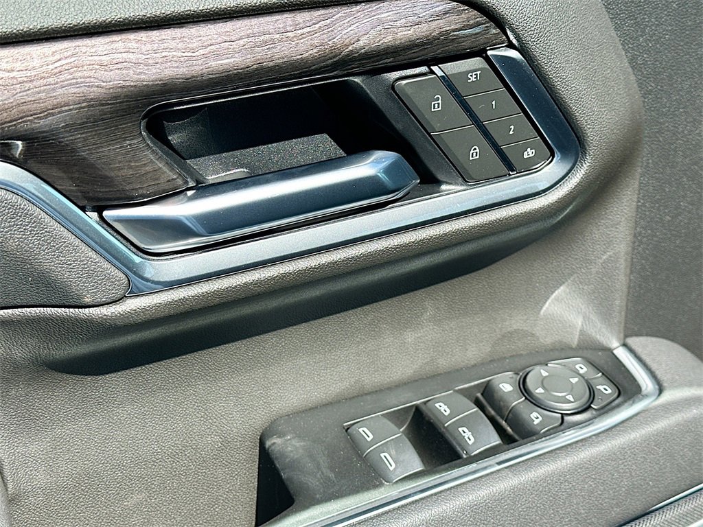 2025 Chevrolet Silverado 1500 LTZ photo 12