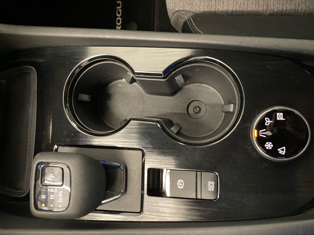 2022 Nissan Rogue SV photo 21