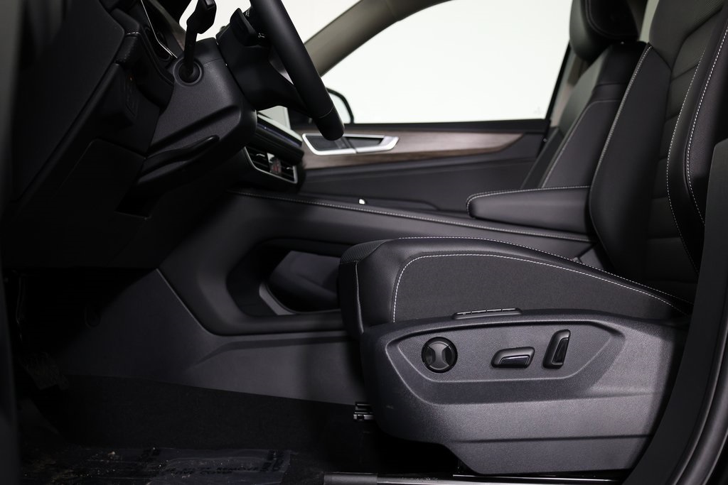 2025 Volkswagen Atlas SEL photo 4