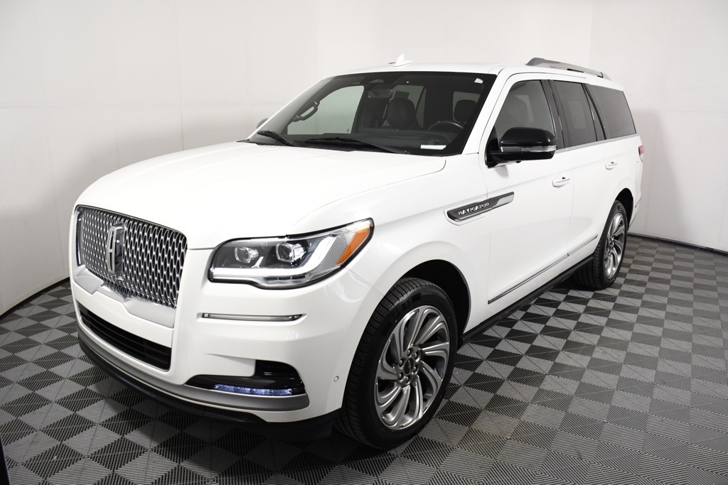 2023 Lincoln Navigator Reserve's photo