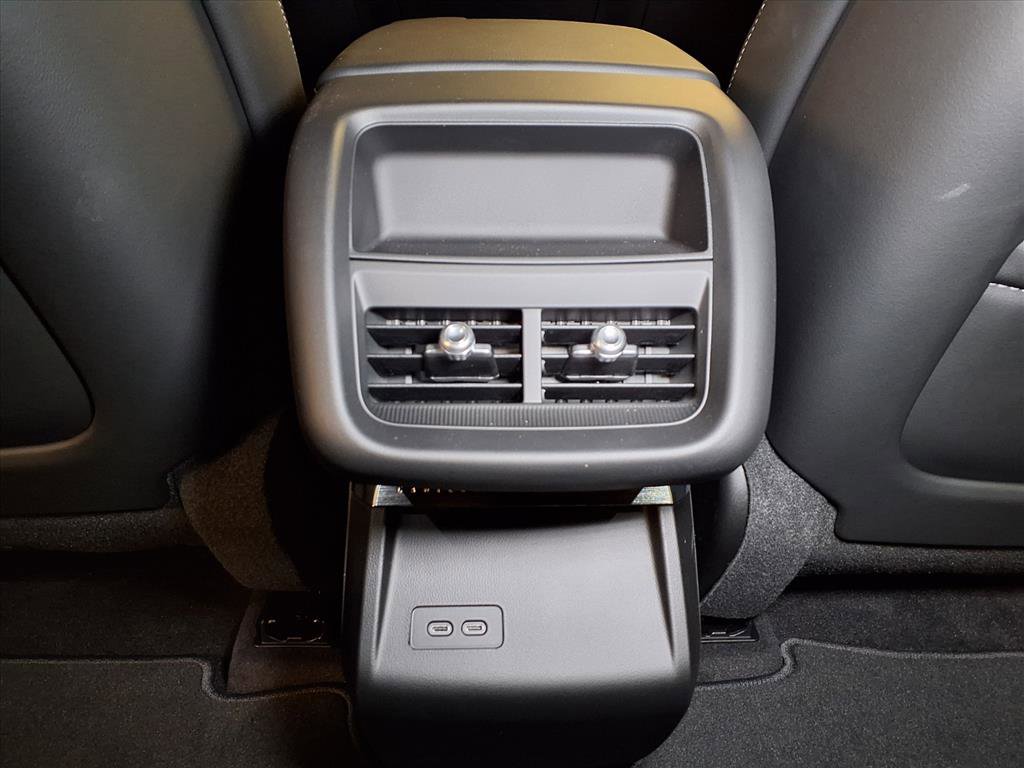2025 Cadillac Lyriq Luxury photo 12