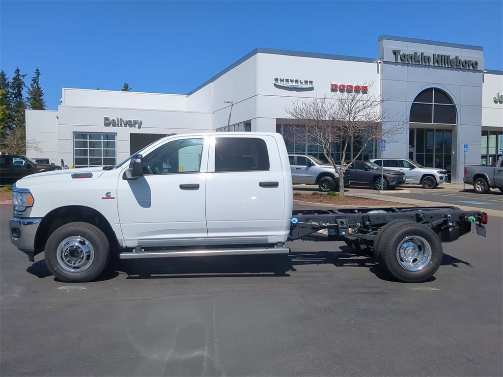 2024 Ram 3500 Tradesman photo 2