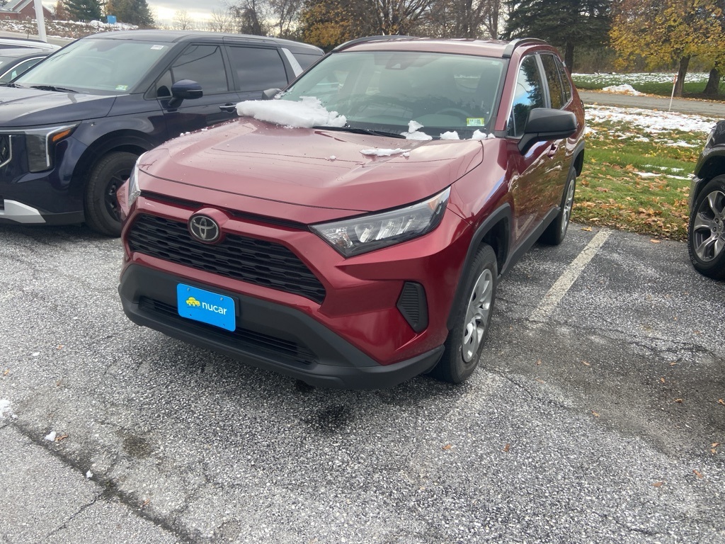 2019 Toyota RAV4 LE photo 3