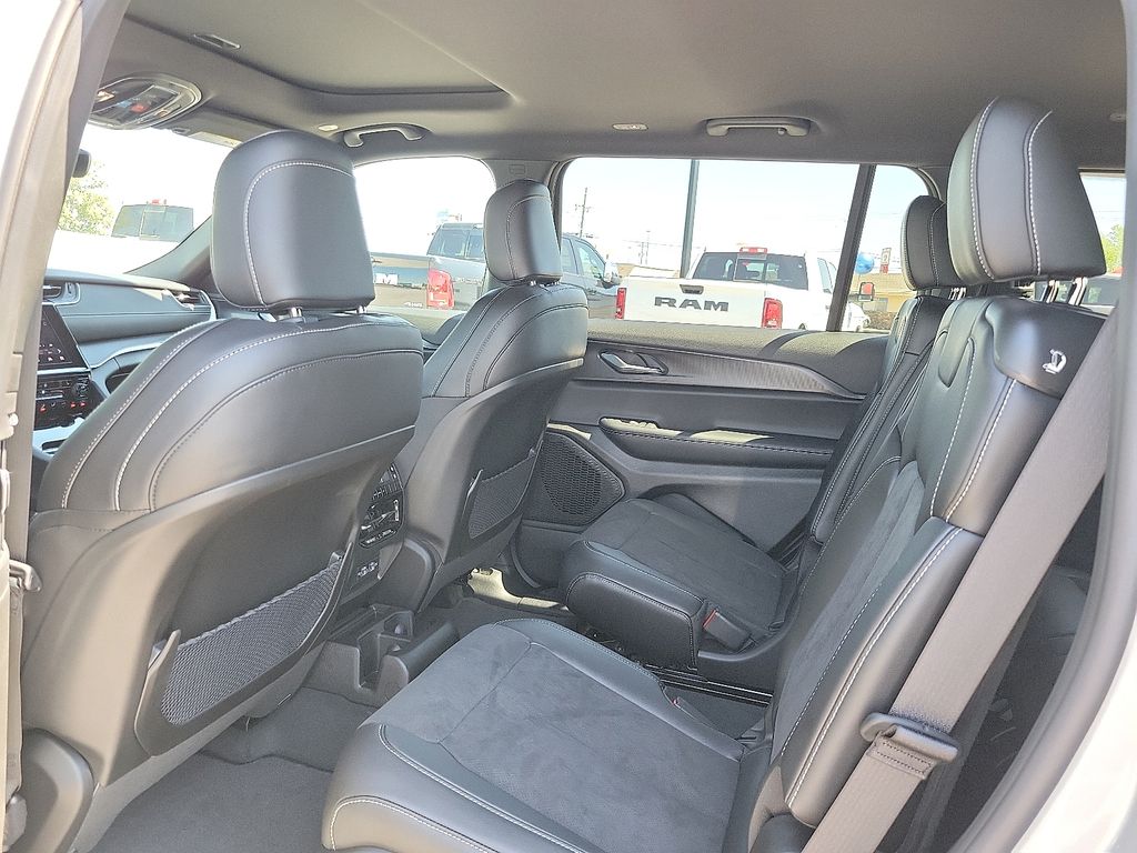 2025 Jeep Grand Cherokee Altitude X photo 10