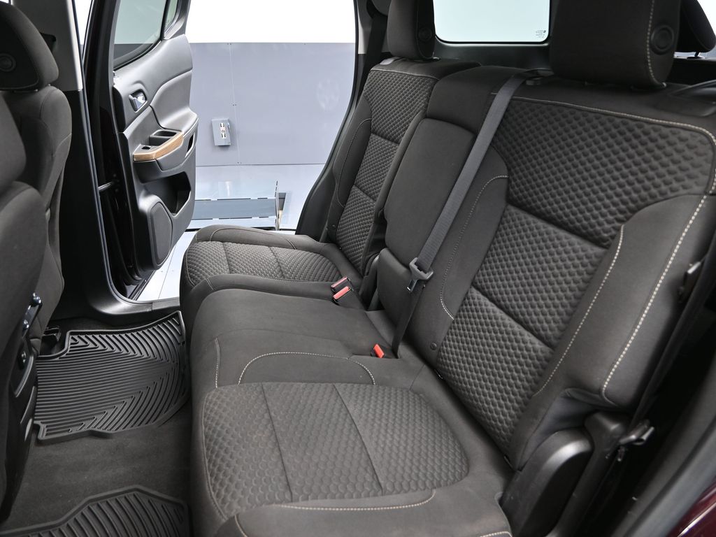 2017 Gmc Acadia SLE photo 30