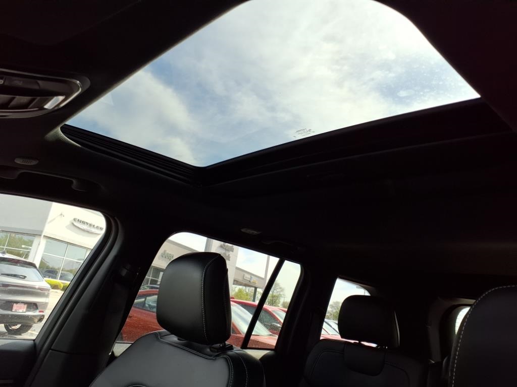2025 Jeep Grand Cherokee Altitude X photo 12