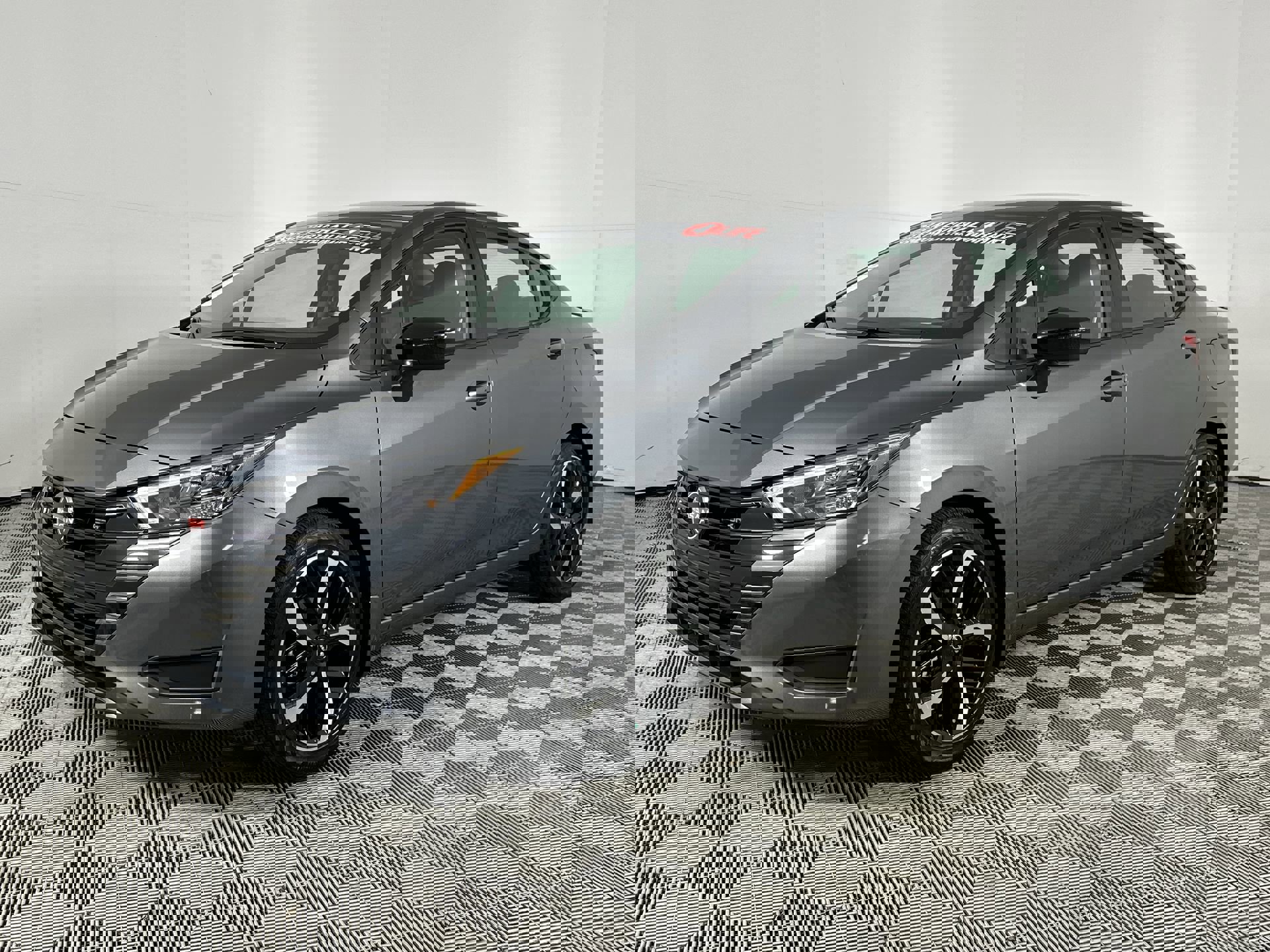 2025 Nissan Versa SR photo 4