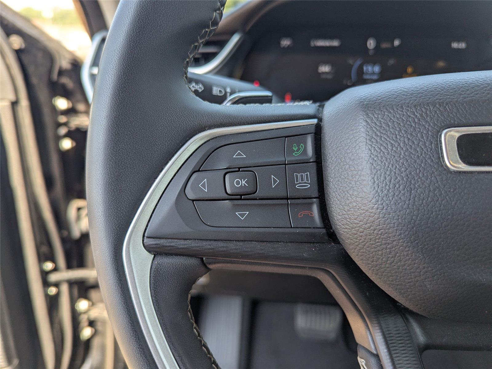 2023 Jeep Grand Cherokee Laredo photo 32