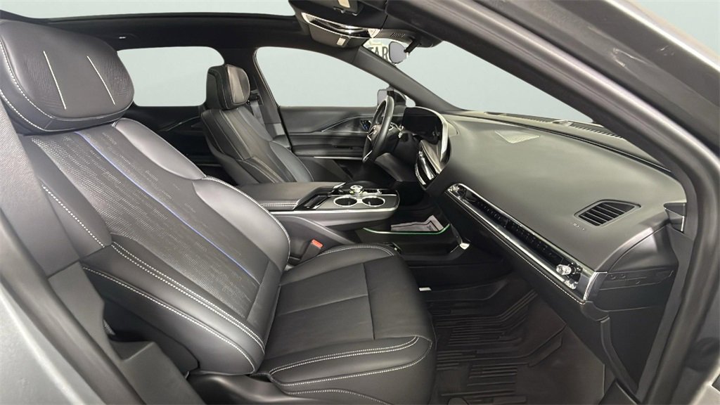 2024 Cadillac Lyriq Luxury photo 30