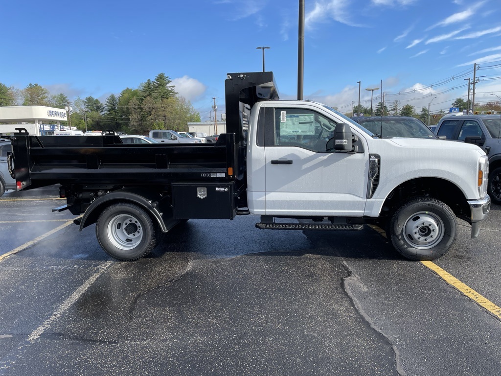 2025 Ford F-350 XL photo 2