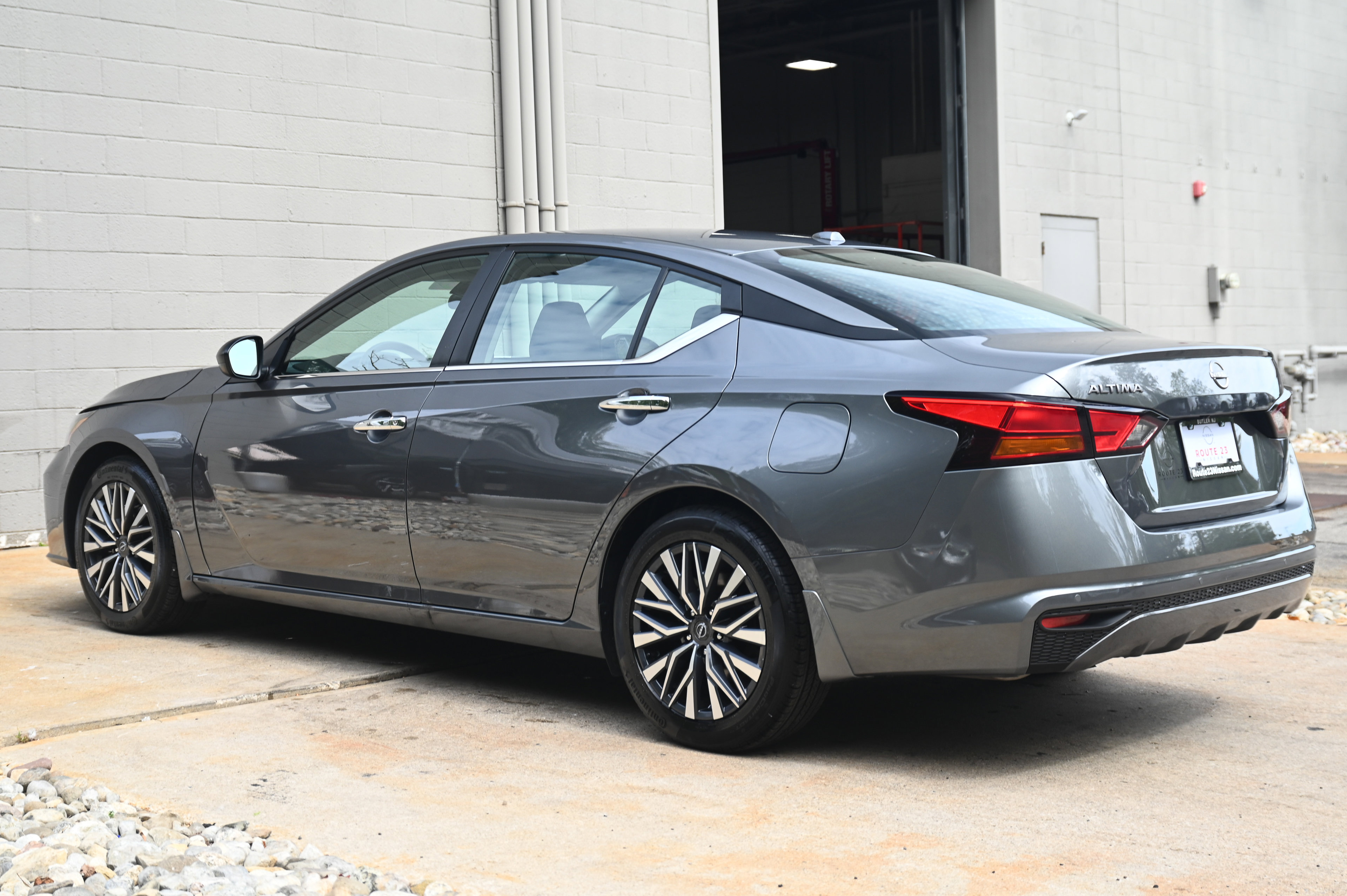 2025 Nissan Altima SV photo 5