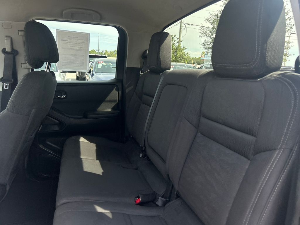 2024 Nissan Frontier SV photo 17