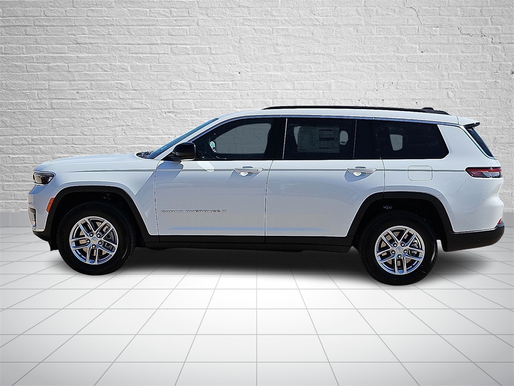 2025 Jeep Grand Cherokee Laredo photo 2