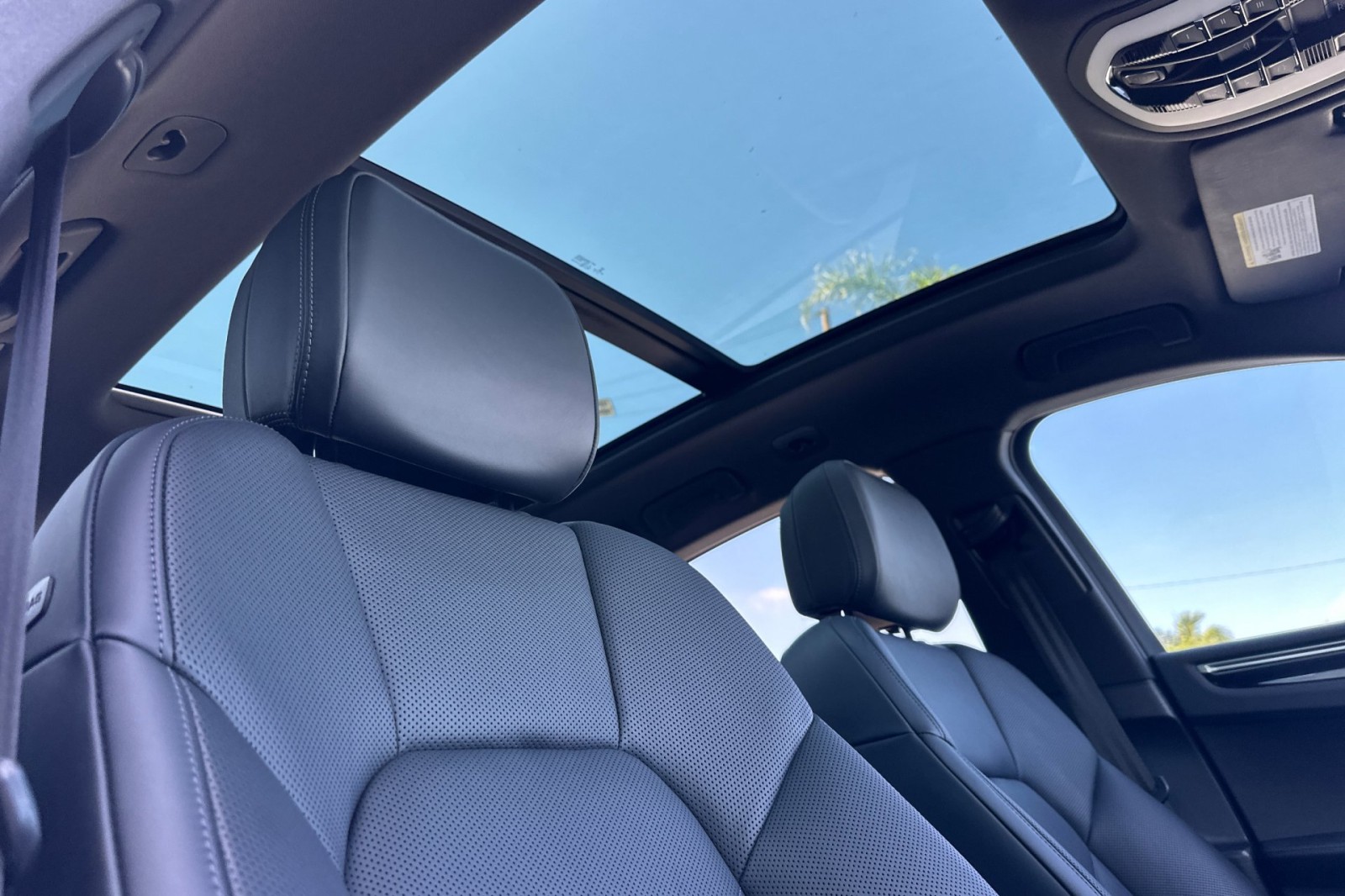 2023 Porsche Macan T photo 20