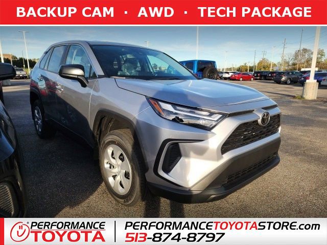 2025 Toyota RAV4 LE's photo